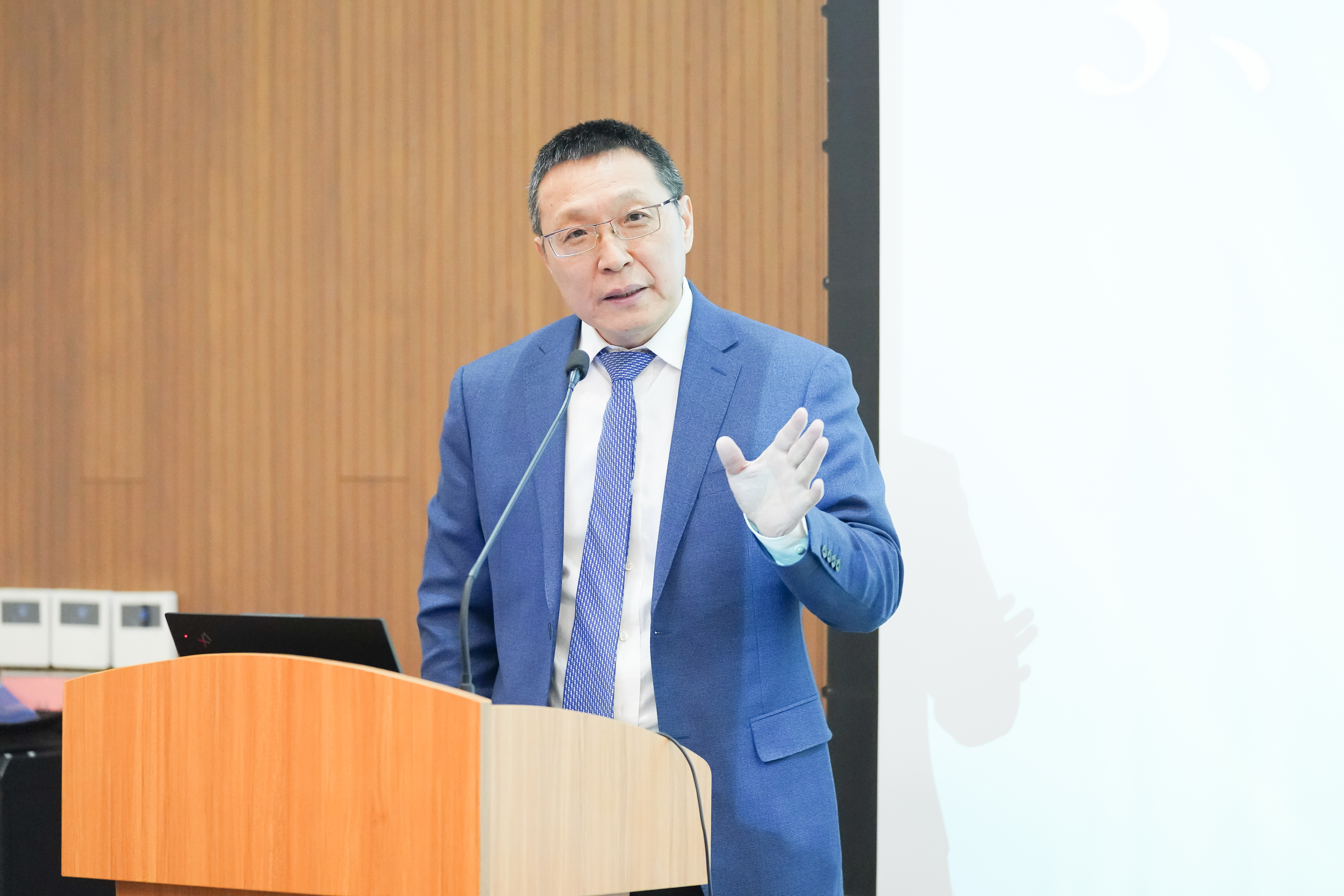 会长张志学发言.jpg